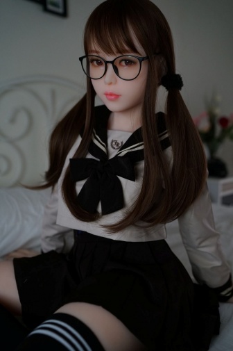 比 Irontech Doll 更實體娃娃？Akira 日系冷豔學生妹 靈活骨架超柔軟TPE仿真性愛娃娃 150 cm 實測對比