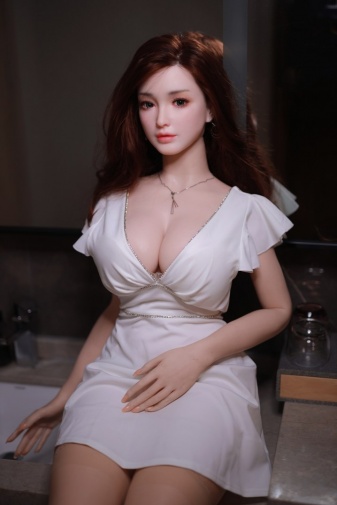 [女性矽膠娃娃] Cecilia 日本真實感實體娃娃，曲線身材，柔軟硅膠材質，163cm (5’3 ft) - JoyToy 香港 正品