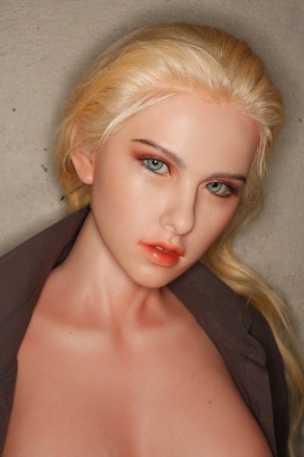 RealDoll 以外的更好選擇？Elizabeth 霸氣情欲歐美金髮模特 金屬骨架果凍軟胸 超柔軟矽膠仿真性愛娃娃 169 cm 可動金屬骨架版
