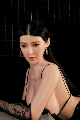 [矽膠娃娃] Katherine 亞洲外貌超逼真柔軟矽膠肌膚 巨乳金屬骨架性愛娃娃 165 cm - JoyToy 香港 正品