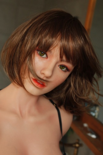 [矽膠娃娃] Natalia 性成癮的巨乳短髮尤物 D罩杯金屬骨架彈性軟胸 柔軟TPE仿真性愛娃娃 165 cm (矽膠頭) - JoyToy 香港 正品
