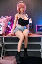 真實膚質 - Sara日系動漫風超巨乳淫慾電競少女 超柔軟TPE身體仿真性愛娃娃 153 cm